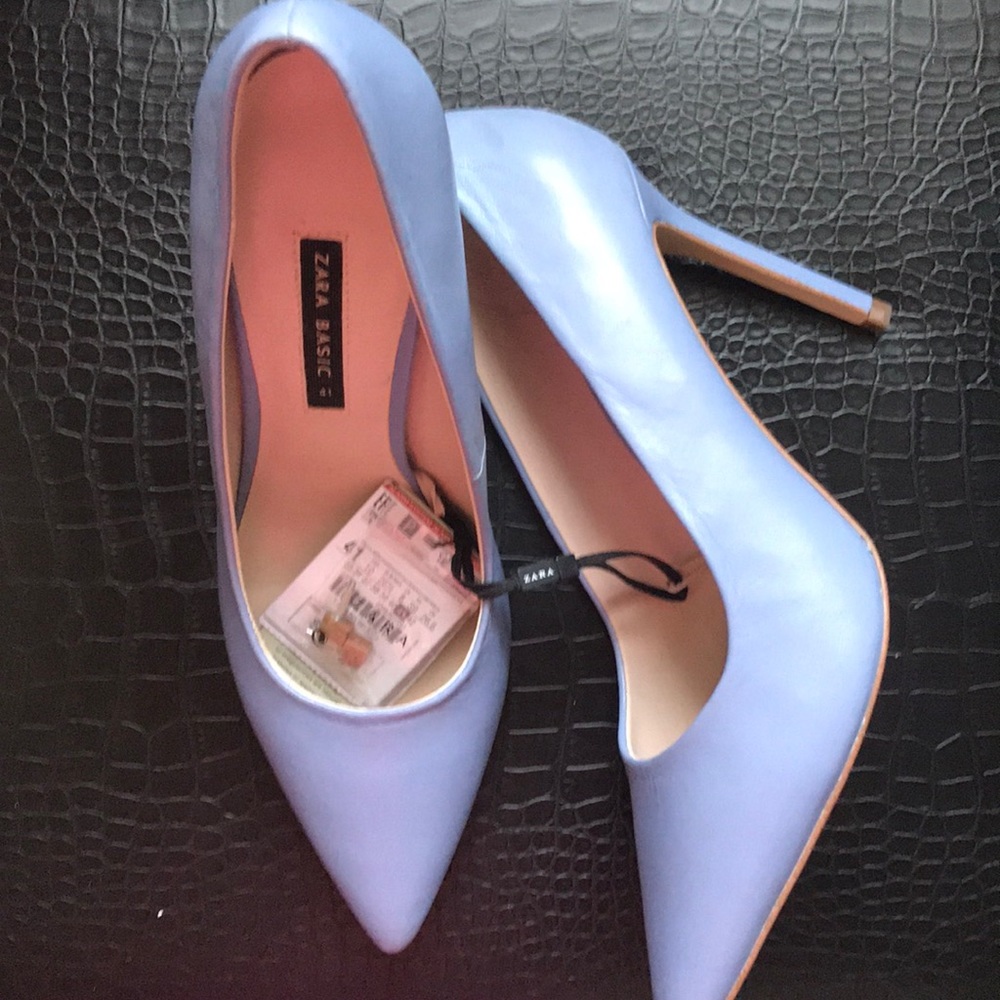 Shoes - Picture 2 of 4